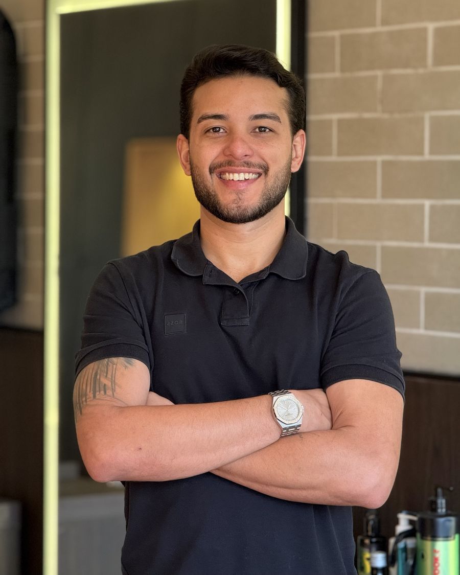 Felipe, barbeiro da Os Marcos Barbearia