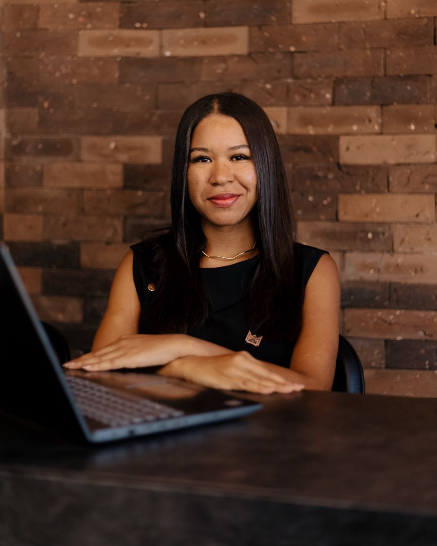 Fernanda, recepcionista da Os Marcos Barbearia